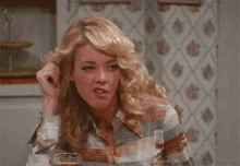 Sarcastic Laugh - That '70s Show GIF - That70s Show Lisa Robin Kelly Laurie Forman GIFs