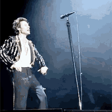 Harry Styles Yes GIF - Harry Styles Yes Cameras GIFs