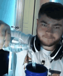 Pour In Water Superevan GIF - Pour In Water Superevan Add Some Water GIFs