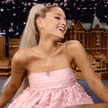 Ariana Grande Blushing GIF - Ariana Grande Blushing Laughing GIFs