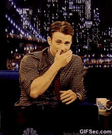 Chris Evans Cover Mouth GIF - Chris Evans Cover Mouth Chuckle GIFs
