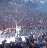a crowd of people at a concert with a sign behind them that says ' presidential '