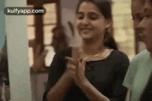 Clapping.Gif GIF - Clapping Super Sharanya Ashubha Mangalakaari - Video Song GIFs