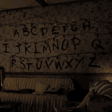 the letters abcdefgh ijklmnopq rstuvwxyz are painted on the wall