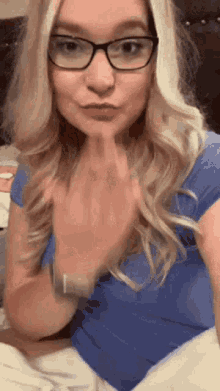 Blow Kiss Selfie GIF - Blow Kiss Selfie Flirty GIFs