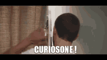Curiosone Spia GIF - Curiosone Spia Intimissimiuomo GIFs