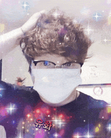 a person wearing glasses and a face mask has a sticker on their shirt that says " 우화 "