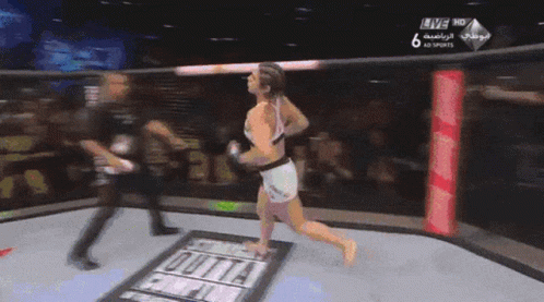 bethe-correira-jump.gif