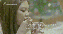 Jisoo Eating GIF - Jisoo Eating Jennie GIFs
