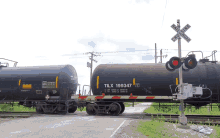 csx tanker train ethanol train csxk423 railroad crossing