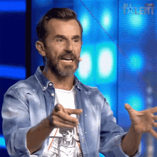 a man speaking into a microphone with the word talent on the screen