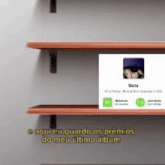 a shelf with a picture of a woman on it and the words " e aqui eu guardo os premios do meu ultimo album "