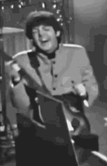Paul Mc Cartney Laughing GIF - Paul Mc Cartney Laughing The Beatles GIFs