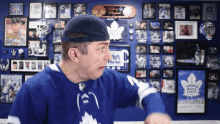 Steve Dangle Hockey GIF - Steve Dangle Hockey Falling GIFs