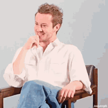 joseph quinn joe quinn joequinngifs laughing joseph quinn joe quinn joequinngifs laughing