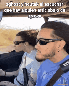 a man wearing sunglasses and a blue shirt says zghost y houtak al escuchar