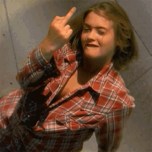 Middle Finger Alicia Silverstone GIF - Middle Finger Alicia Silverstone Aerosmith GIFs