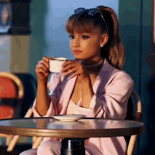 Gngvante Ariana Tea GIF - Gngvante Ariana Tea Ariana Judging GIFs