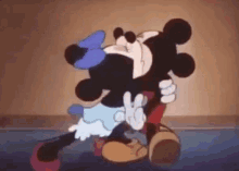 Minnie Mouse / Mickey Mouse / Beijos / Amor / Casal Apaixonado / Abraço GIF - Minnie And Mickey Couple In Love GIFs