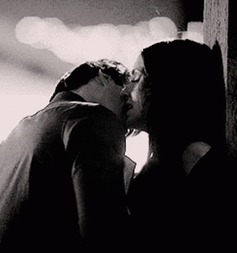vampire love kiss