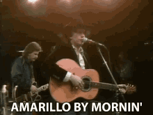 Amarillo By Mornin Singing GIF - Amarillo By Mornin Singing Performing GIFs