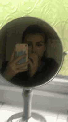 Toothbrush Mirror GIF - Toothbrush Mirror Zoom In GIFs