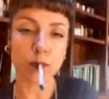 Najwa Najwa Nimri GIF - Najwa Najwa Nimri Smoke GIFs