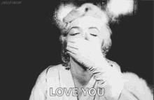 Marilyn Marilyn Monroe GIF - Marilyn Marilyn Monroe Kiss GIFs