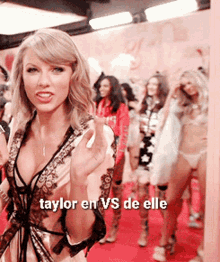 a group of women are standing on a red carpet with taylor en vs de elle written on the bottom