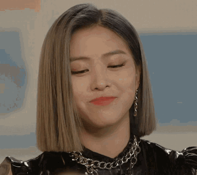 itzy-ryujin.gif