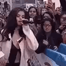 Selena Gomez Singing GIF - Selena Gomez Singing Bad Singer GIFs