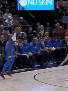 Passes Carmelo Anthony GIF - Passes Carmelo Anthony Paul George GIFs