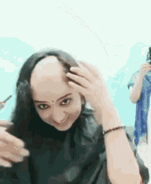 Baldwomen Headshave GIF - Baldwomen Bald Headshave - Discover & Share GIFs