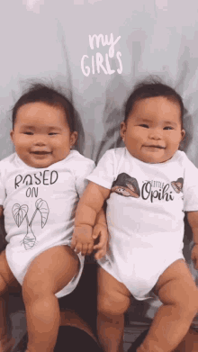 Twinning Twinsies GIF - Twinning Twinsies Twins GIFs