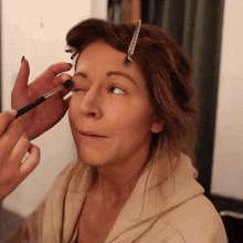 Lindsey Stirling Looking Around GIF - Lindsey Stirling Looking Around One Eye GIFs