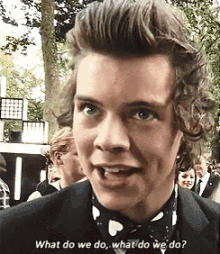 What Do We Do Harry Styles GIF - What Do We Do Harry Styles 1d GIFs