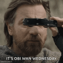 Observing Obi Wan Kenobi GIF - Observing Obi Wan Kenobi Ewan Mcgregor GIFs