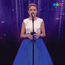 Cantando Fiorella Gerardi GIF - Cantando Fiorella Gerardi Got Talent Argentina GIFs