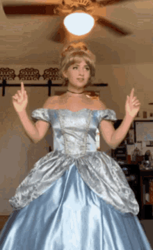 Cinderella Princess GIF - Cinderella Princess Cosplay GIFs