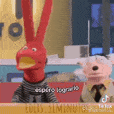 a couple of stuffed animals sitting next to each other on a table with a caption that says espero lograrlo .
