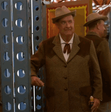 Allow Me To Show You Colonel Tom Parker GIF - Allow Me To Show You Colonel Tom Parker Tom Hanks GIFs
