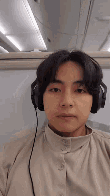 Taehyung Headphones Kkyulfi GIF Taehyung Headphones Kkyulfi Discover Share GIFs