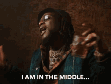 Stuck In The Middle Sing GIF - Stuck In The Middle Sing I Am In The Middle GIFs