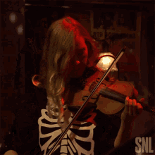 playing violin phoebe bridgers i know the end song saturday night live playing an instrument