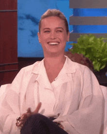 Brie Larson Ellen Show GIF - Brie Larson Ellen Show Laughing GIFs