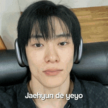 a man wearing headphones with the name jaehyun de yeyo written on the bottom