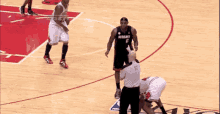 Nazr Mohammed Pushes Lebron James GIF - Technica Foul Technical Foul GIFs