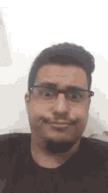 Selfie Guy GIF - Selfie Guy Move Head GIFs
