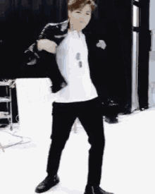 Jhope Show Off GIF - Jhope Show Off Dancing GIFs