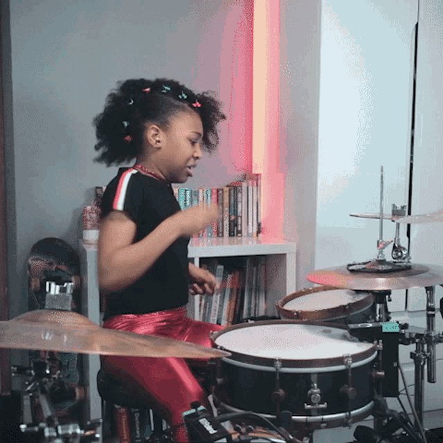 Schlagzeuger Drummer Girl GIF - SchlagzeugerSchlagzeuger Drummer Girl GIF - Schlagzeuger  